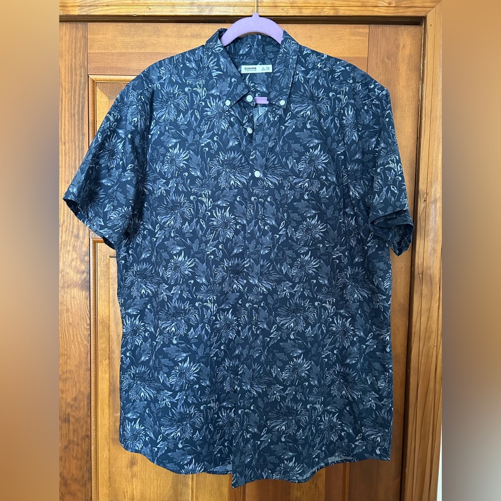 SONOMA Blue and White Floral Button-Up Short Sleeve Shirt